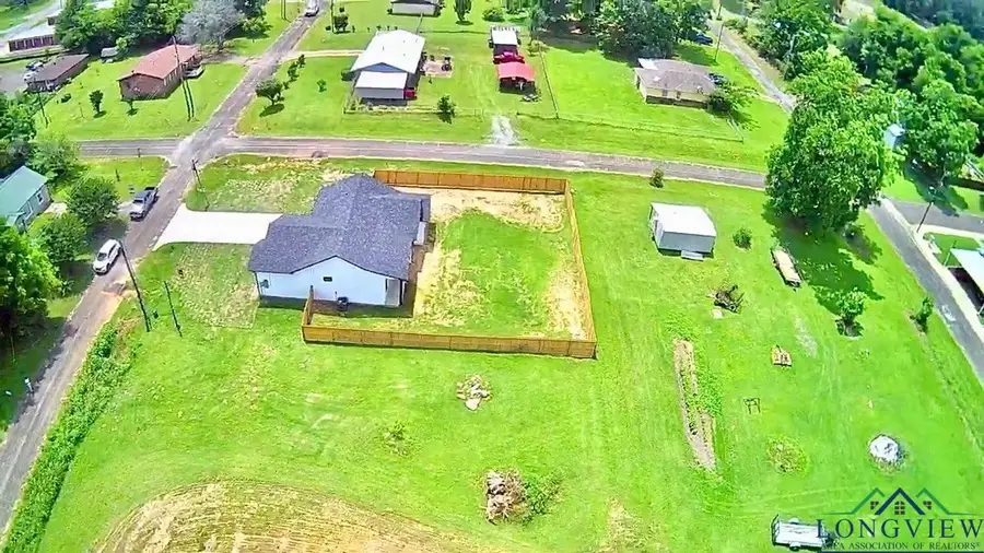 302 W Houston St, Daingerfield, TX 75638 - Image #3