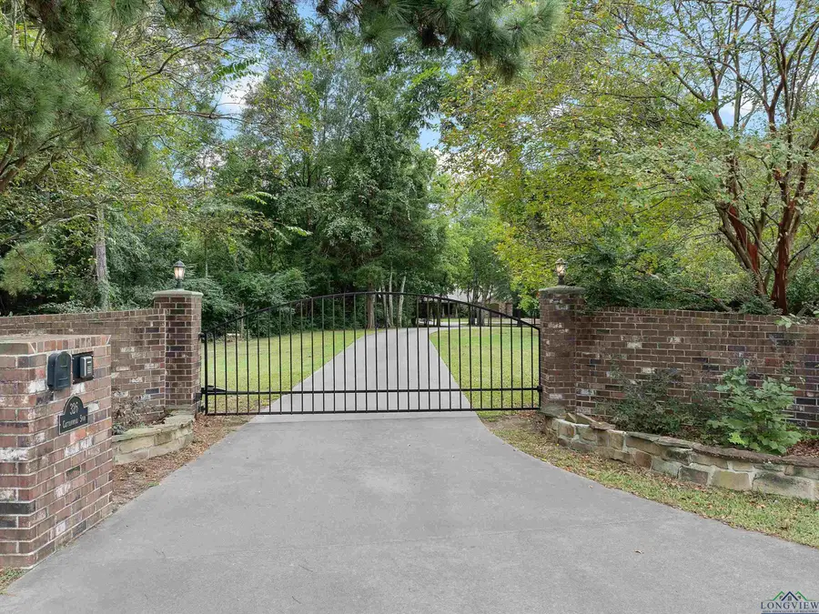 326 Cottonwood Spur, Carthage, TX 75633 - Image #2