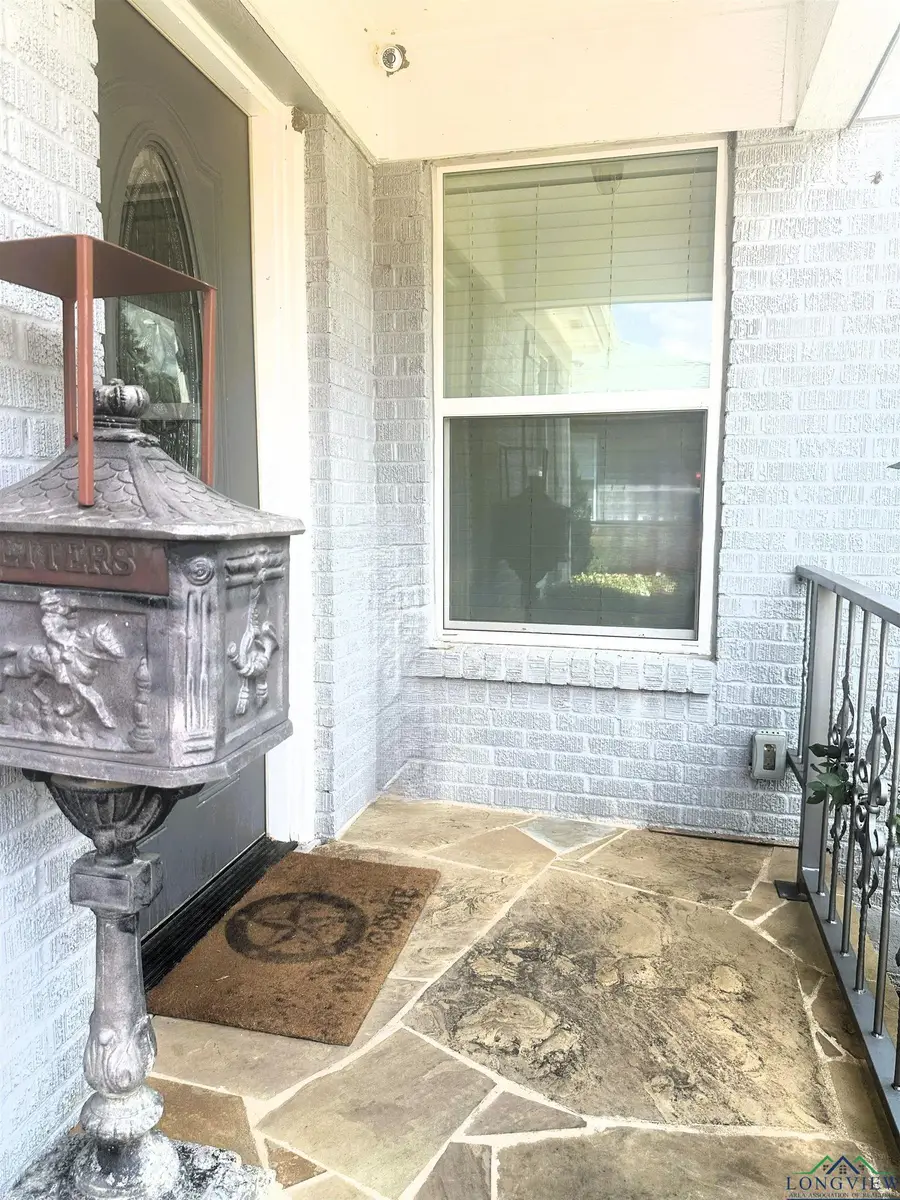 9966 Chireno ST, Dallas, TX 75220 - Image #3