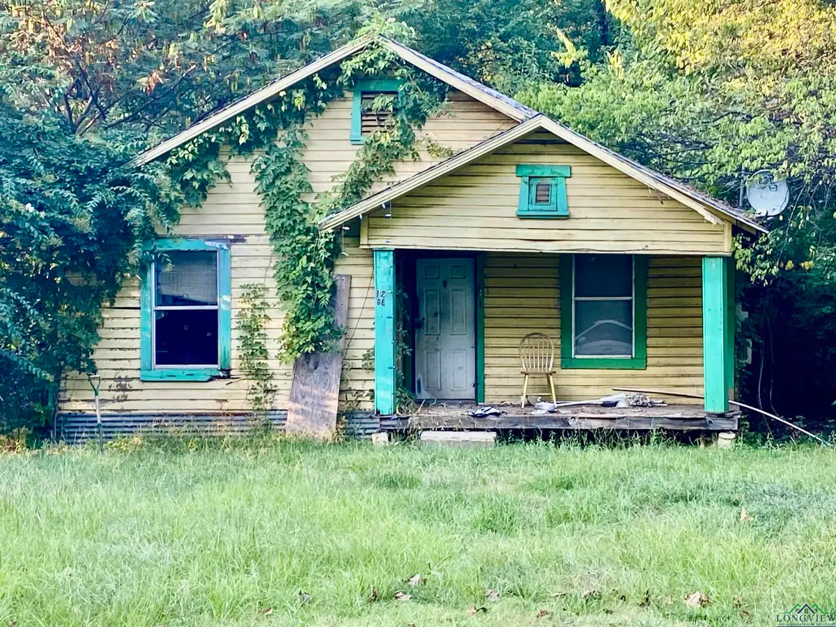 1206 Rhambeau St, Mount Pleasant, TX 75455 - Image #1