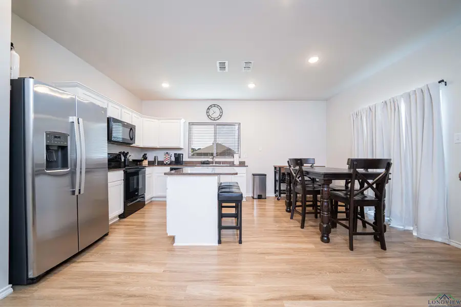 401 Caprock Dr, Longview, TX 75605 - Image #3