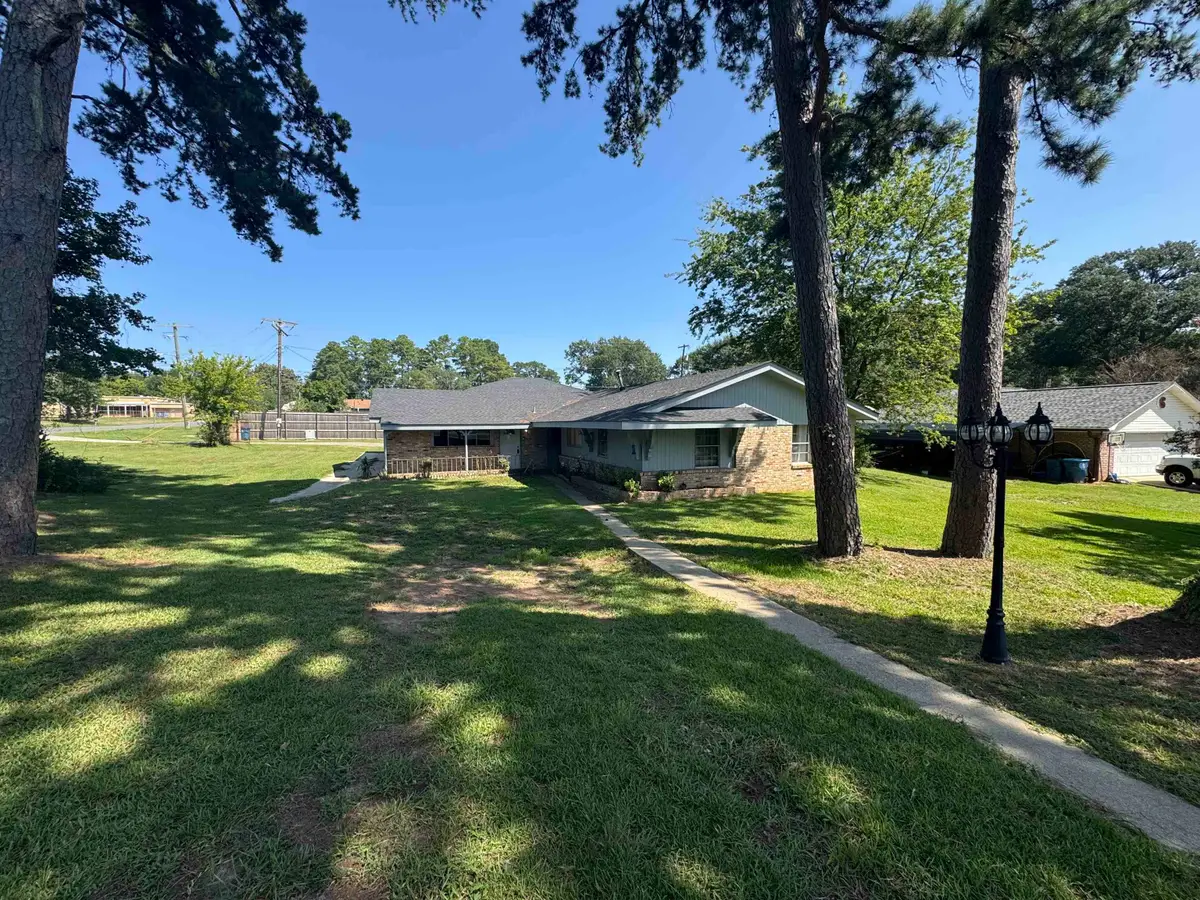 11 Cherrywood Circle, Marshall, TX 75672 - Image #1