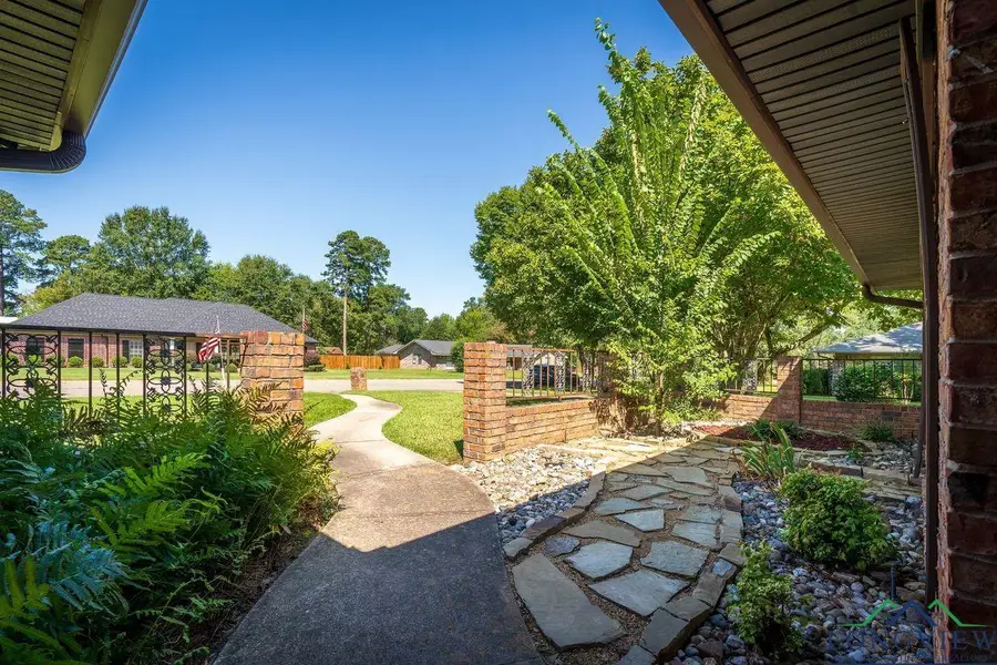 1004 Stuart Lane, Marshall, TX 75672-5663 - Image #3