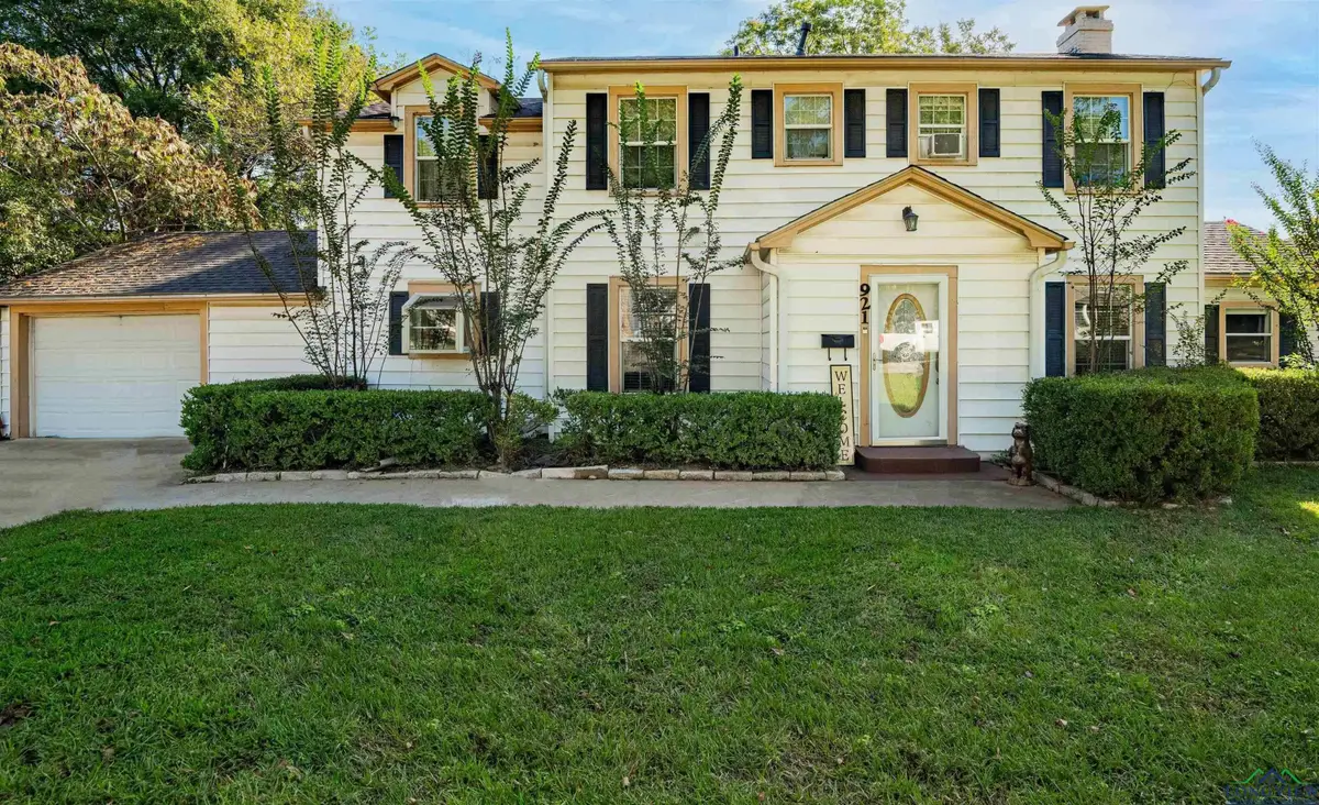 921 N Montgomery St, Gilmer, TX 75644 - Image #1