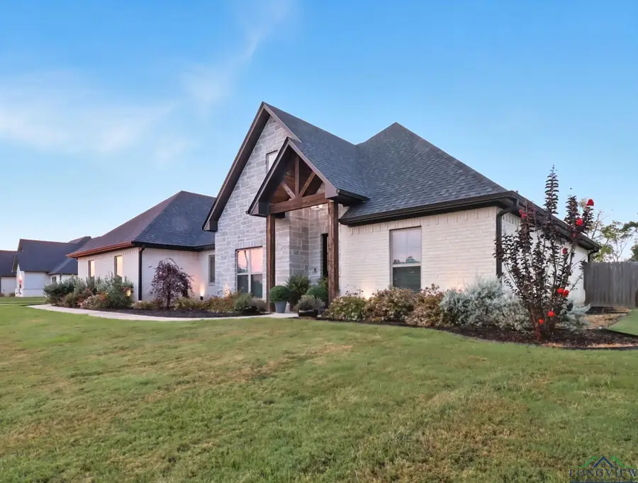 4501 Windsor Park Ln, Kilgore, TX 75662 - #3