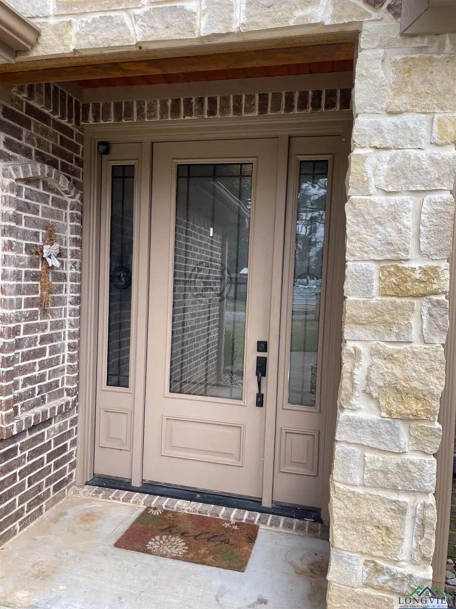 228 E Cassity, Carthage, TX 75633 - Image #2