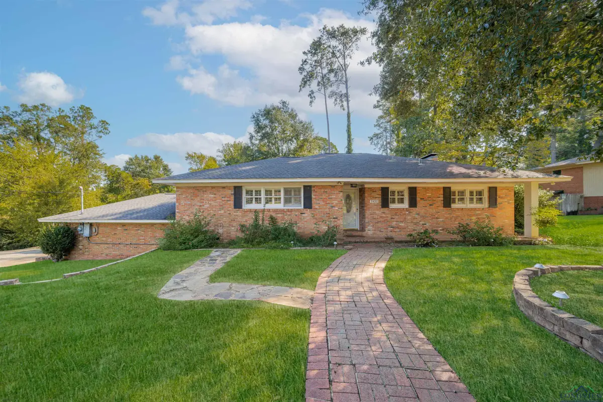 1900 W Hoyt Dr, Longview, TX 75601 - #1