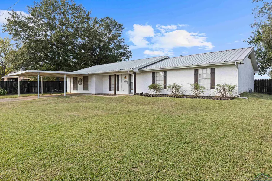 135 Camelia Dr, Tatum, TX 75691 - Image #2