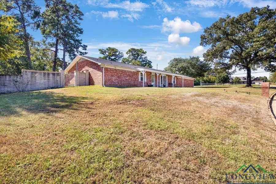 1004 Oakwood Dr, Longview, TX 75604 - Image #3