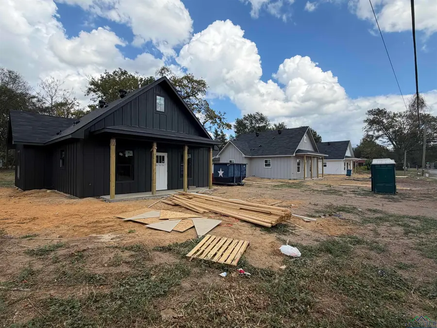 2642 Hendricks St, Gladewater, TX 75647 - Image #2