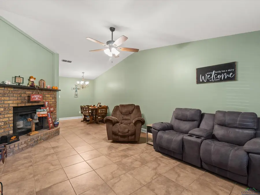 36 Dawn Cir, Longview, TX 75605 - Image #2