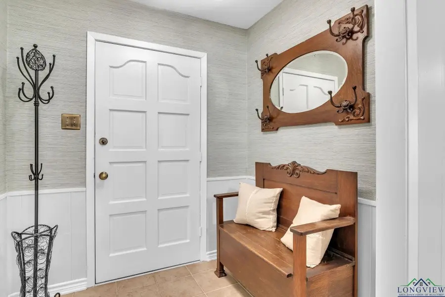 207 Eitelman Ln., Longview, TX 75605-9999 - Image #3