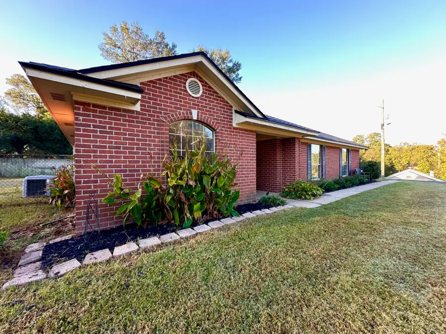 580 Oakwood Dr, Kilgore, TX 75662 - #2