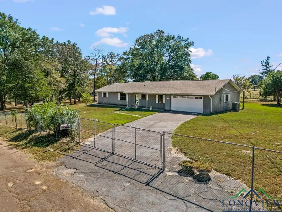 536 Red Hen Rd, Gladewater, TX 75647 - Image #3