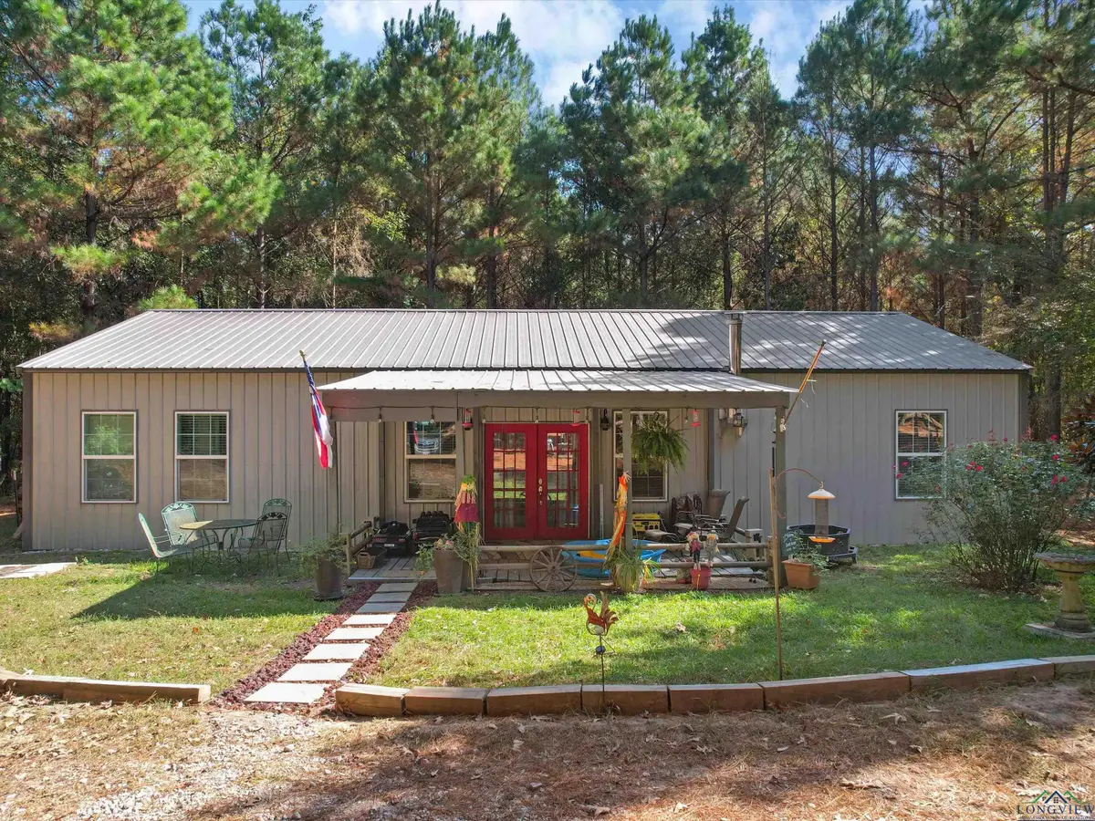 8626 Groundhog Rd, Gilmer, TX 75644 - Image #1