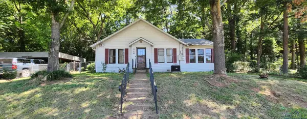 710 W 1ST STREET, Hughes Springs, TX 75656-3035