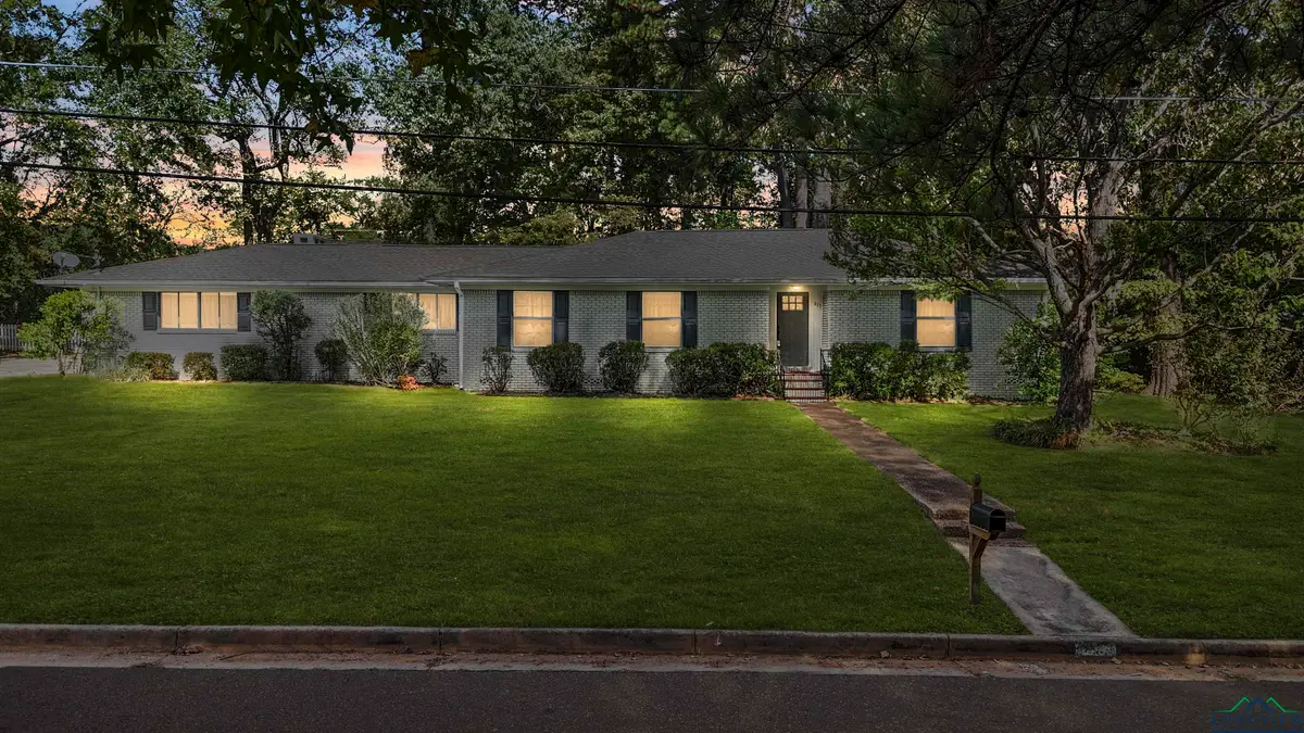 813 Kenwood Ln, Longview, TX 75604 - Image #1