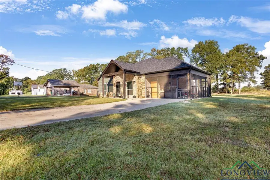 183 Tejas St, Carthage, TX 75633 - Image #2