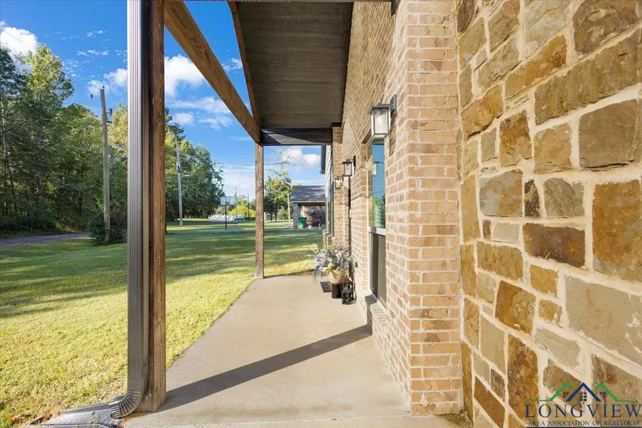 183 Tejas St, Carthage, TX 75633 - Image #3