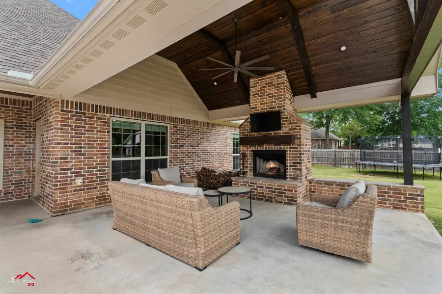 224 Stonegate DR, Carthage, TX 75633 - Image #2