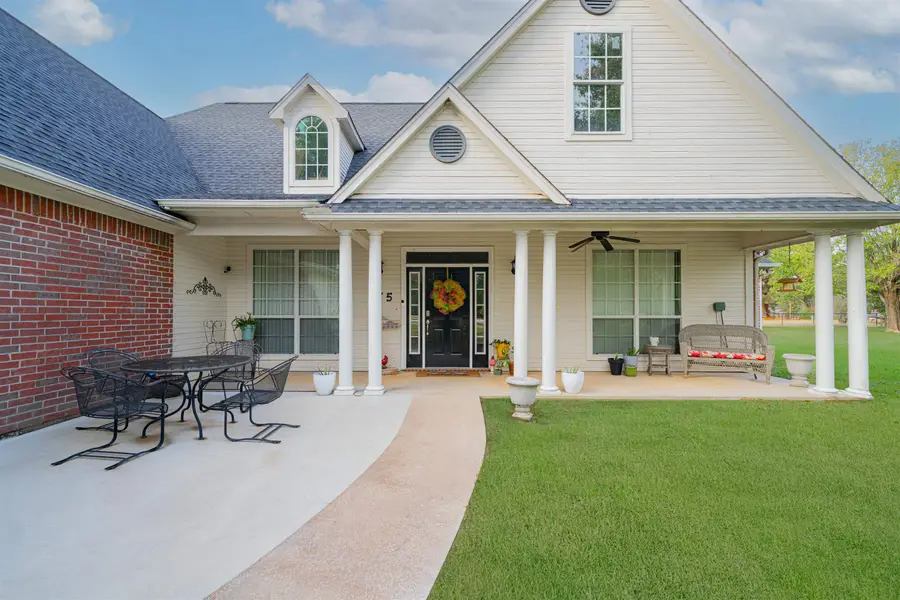 345 Oakwood Dr, Kilgore, TX 75662 - #2