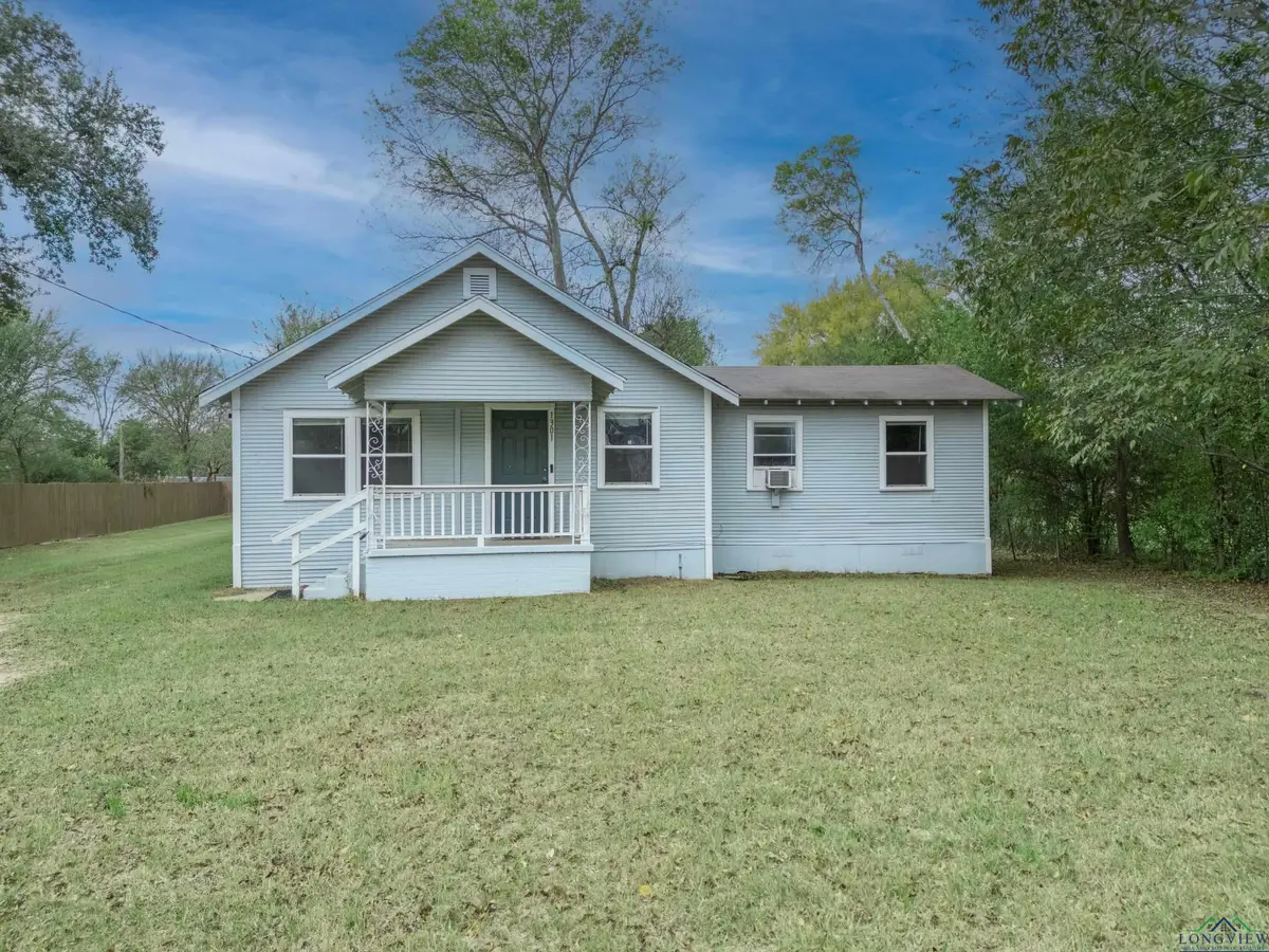 1301 N Walnut St, Gladewater, TX 75647 - Image #1