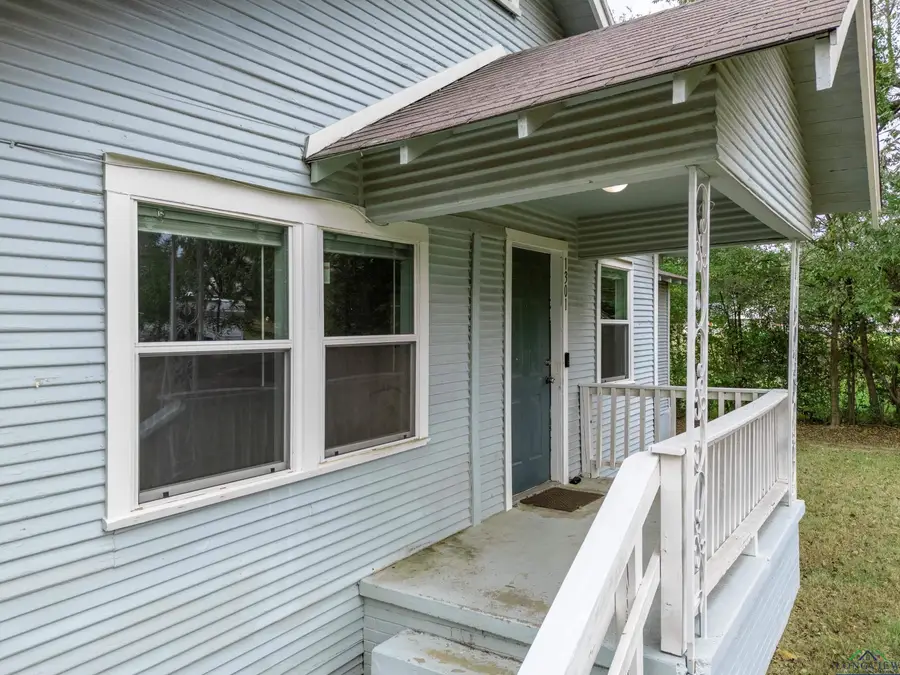 1301 N Walnut St, Gladewater, TX 75647 - Image #2