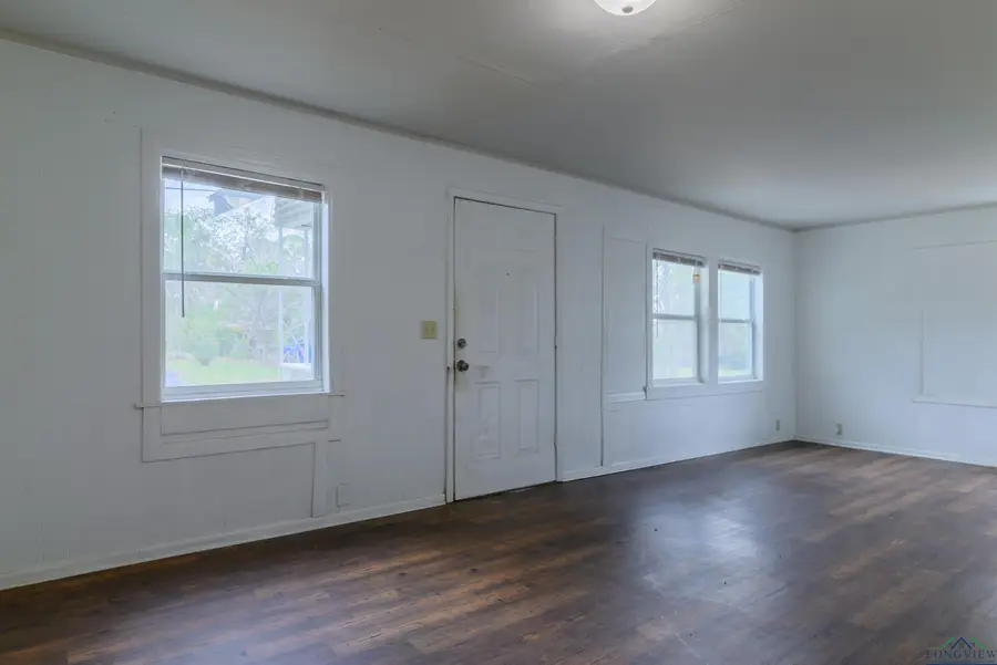 1301 N Walnut St, Gladewater, TX 75647 - Image #3