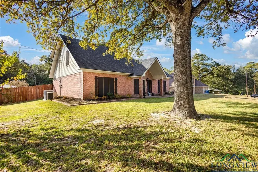 1701 Edgebrook St, Henderson, TX 75652 - Image #3