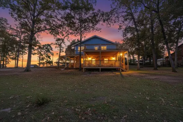 7270 E Panorama Dr, Frankston, TX 75763