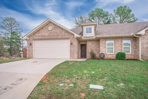 2200 Woodgrove Ln., Longview, TX 75605