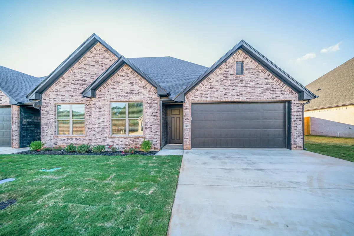 1429 Page Valley Cir, Longview, TX 75601 - Image #1
