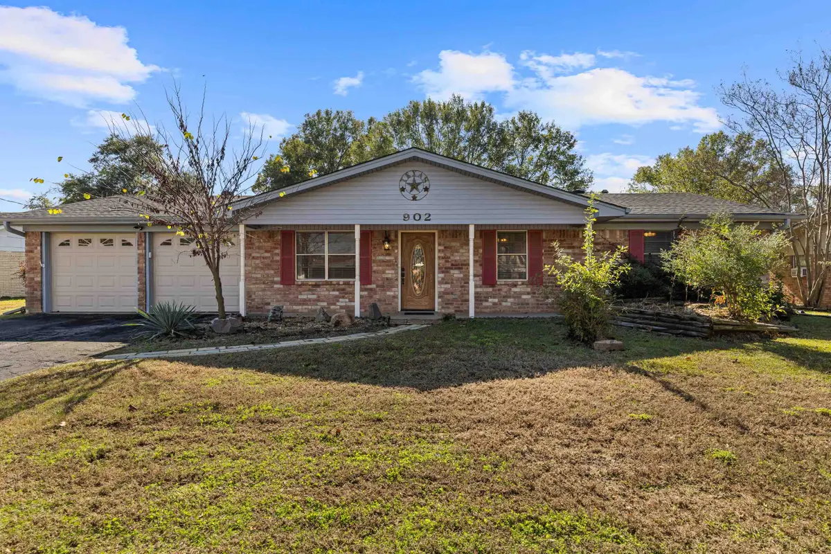 902 Blueridge pkwy, Longview, TX 75605 - Image #1