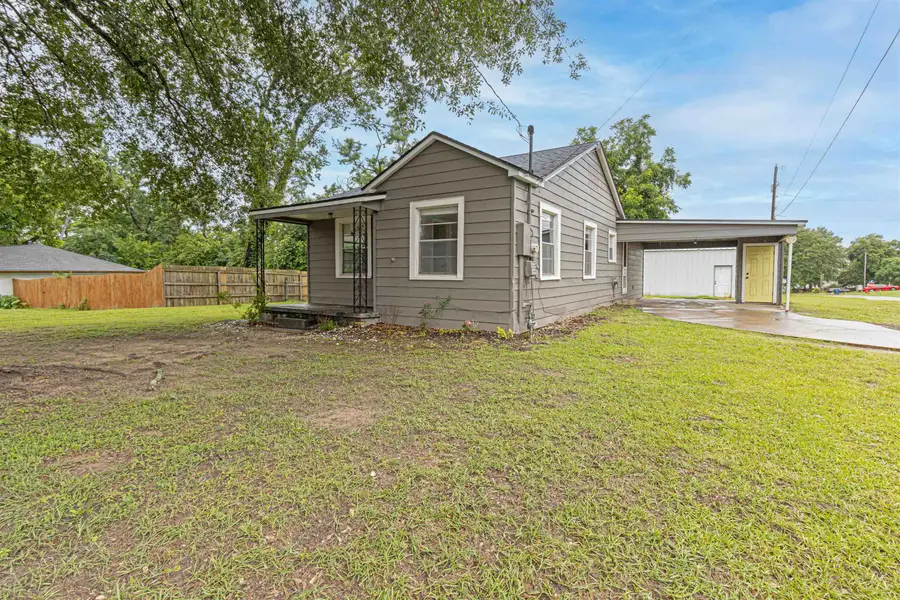 524 N College St, Lindale, TX 75771 - #3
