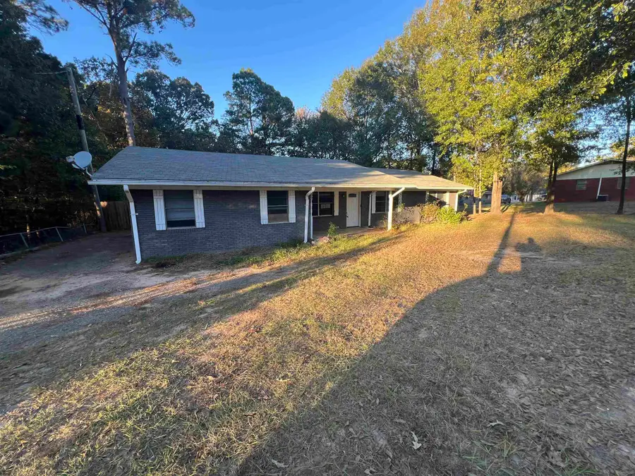 309 E Donna St, White Oak, TX 75693 - Image #2