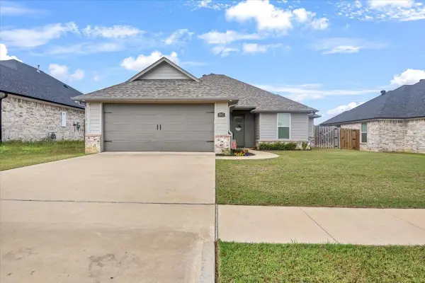 1802 Forestdale Boulevard, Whitehouse, TX 75791-5608