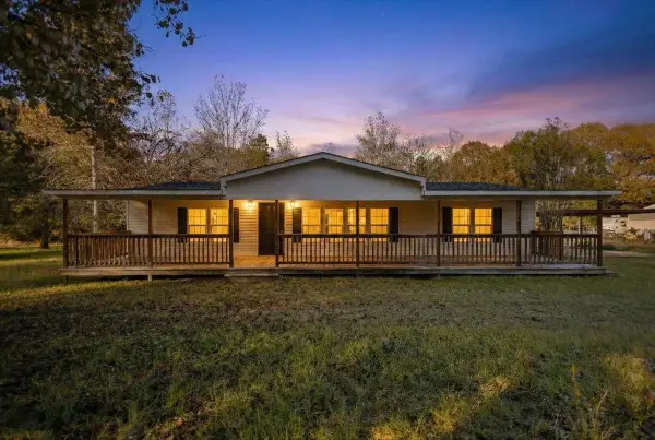 1205 County Line Road, Troup, TX 75789