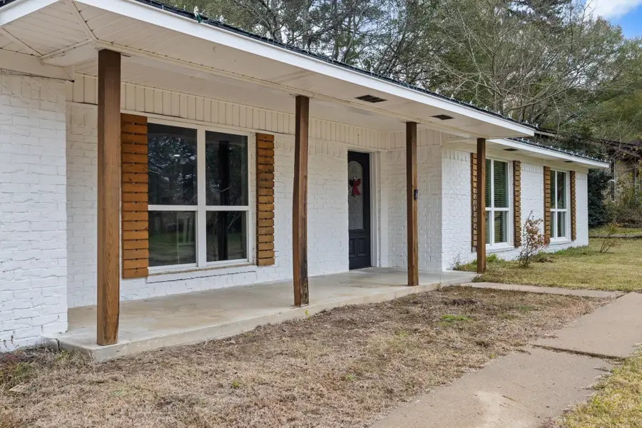 702 S Honeysuckle DR, White Oak, TX 75693 - Image #3