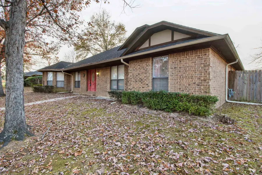 2304 Deanna Dr, Mount Pleasant, TX 75455 - Image #2