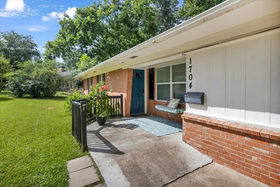 1704 Oakwood Drive, Troup, TX 75789 - Image #2