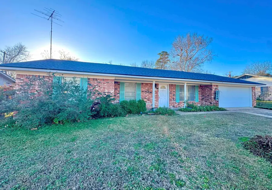 1039 Chevy Chase St, Gladewater, TX 75647 - Image #2