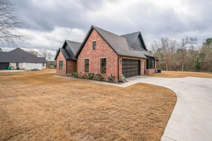 384 Clara LN, Kilgore, TX 75662 - Image #2