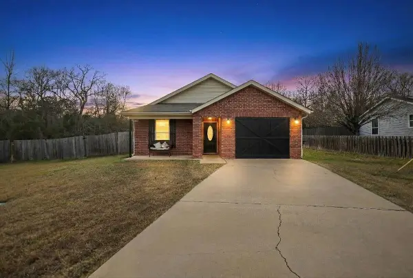 12501 Darrin Blvd, Lindale, TX 75771