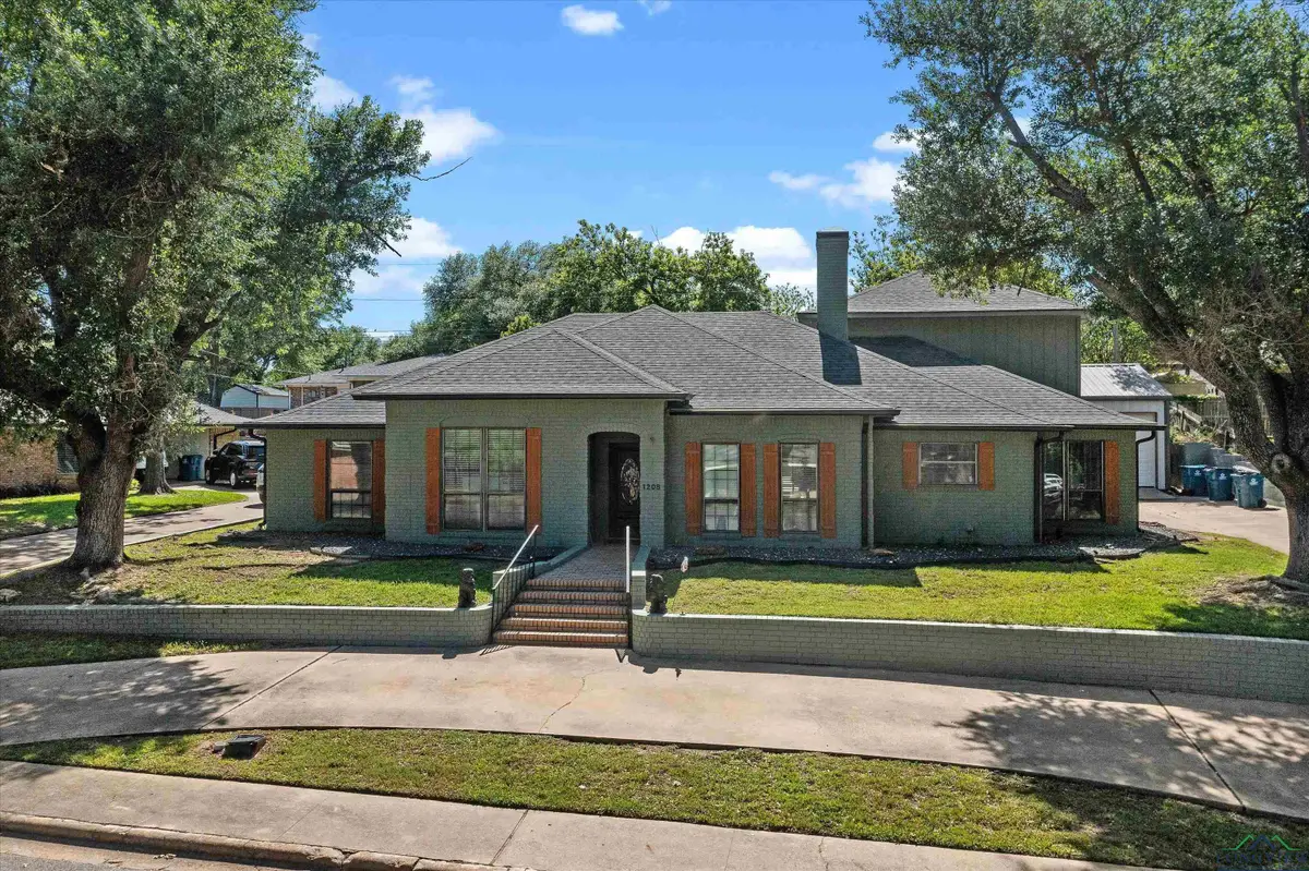 1208 Westwood Dr, Henderson, TX 75654 - Image #1