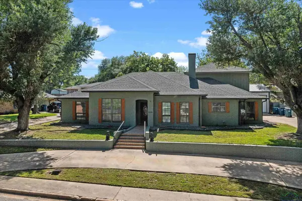 1208 Westwood Dr, Henderson, TX 75654