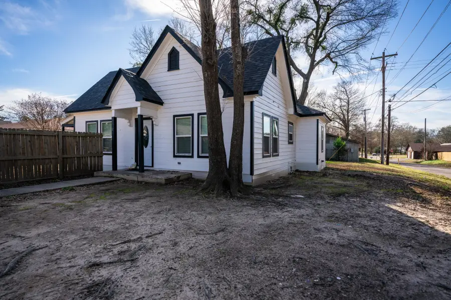 341 Smith Ave, Gilmer, TX 75644 - Image #3