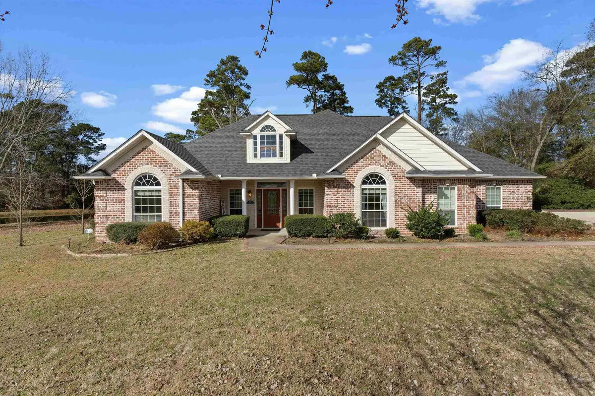 120 Deer Crest Dr, Carthage, TX 75633 - Image #1