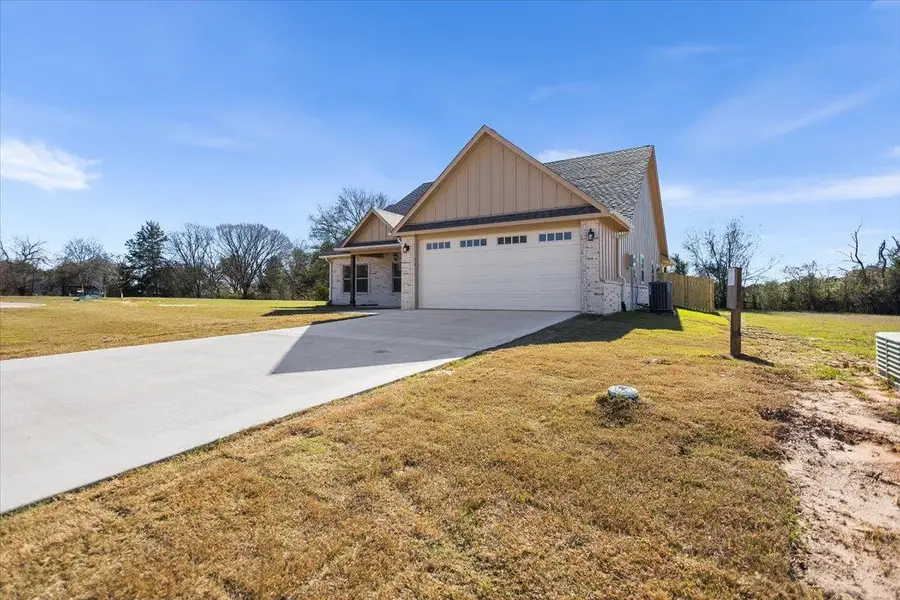 204 E Teal Drive, Troup, TX 75789 - Image #2