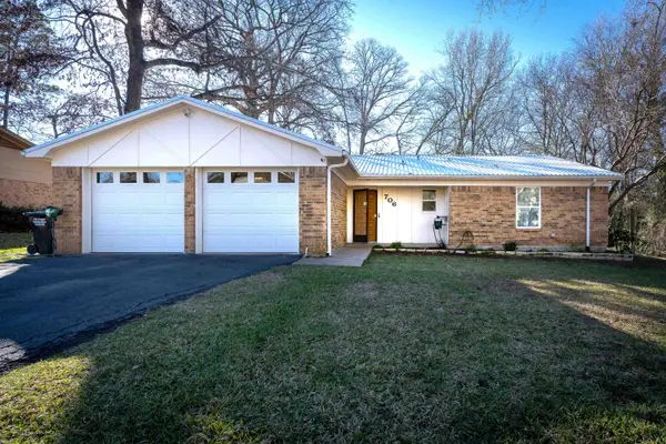 706 E. Lynnwood Ln., Longview, TX 75604