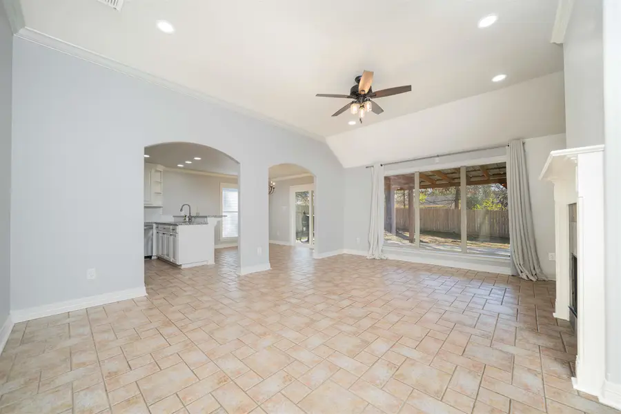 712 Hollybrook Dr, Longview, TX 75605 - Image #2